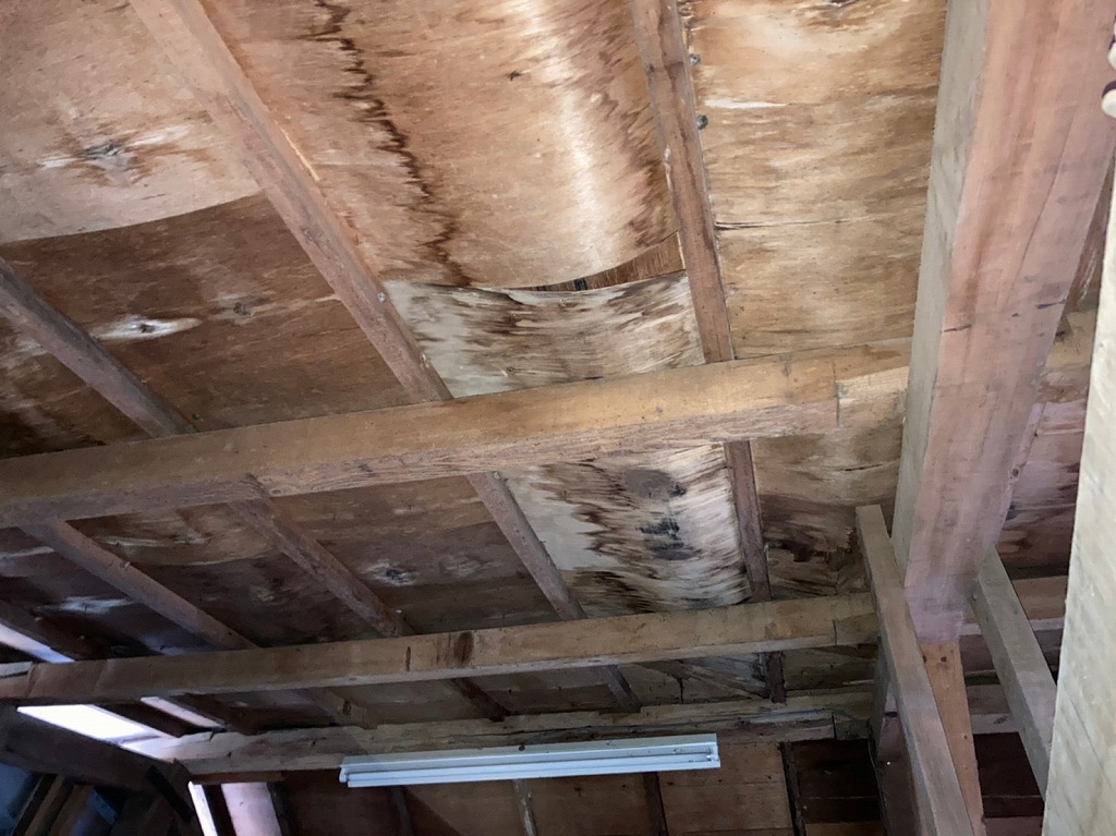 雨漏りによる腐食